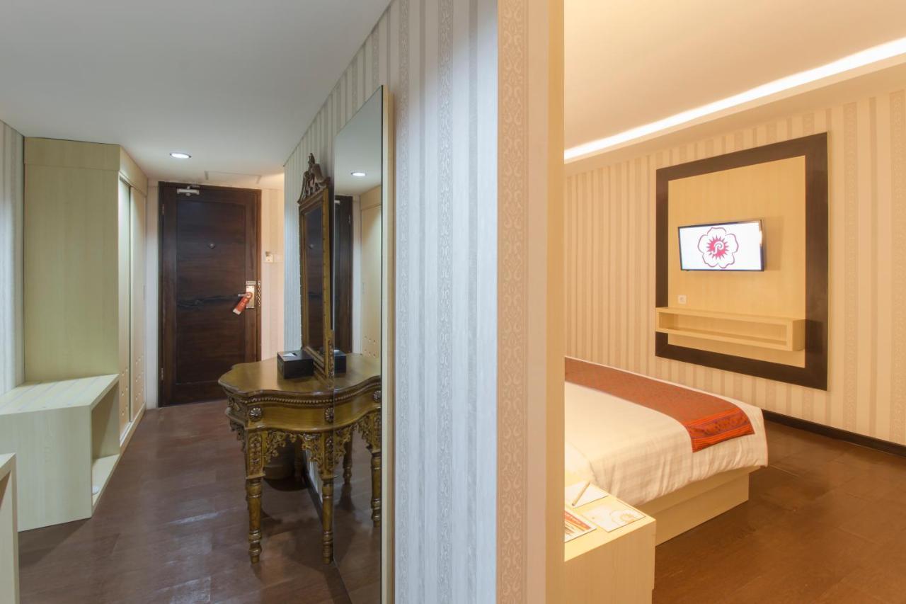 Grand Puri Saron Yogyakarta Ξενοδοχείο Εξωτερικό φωτογραφία