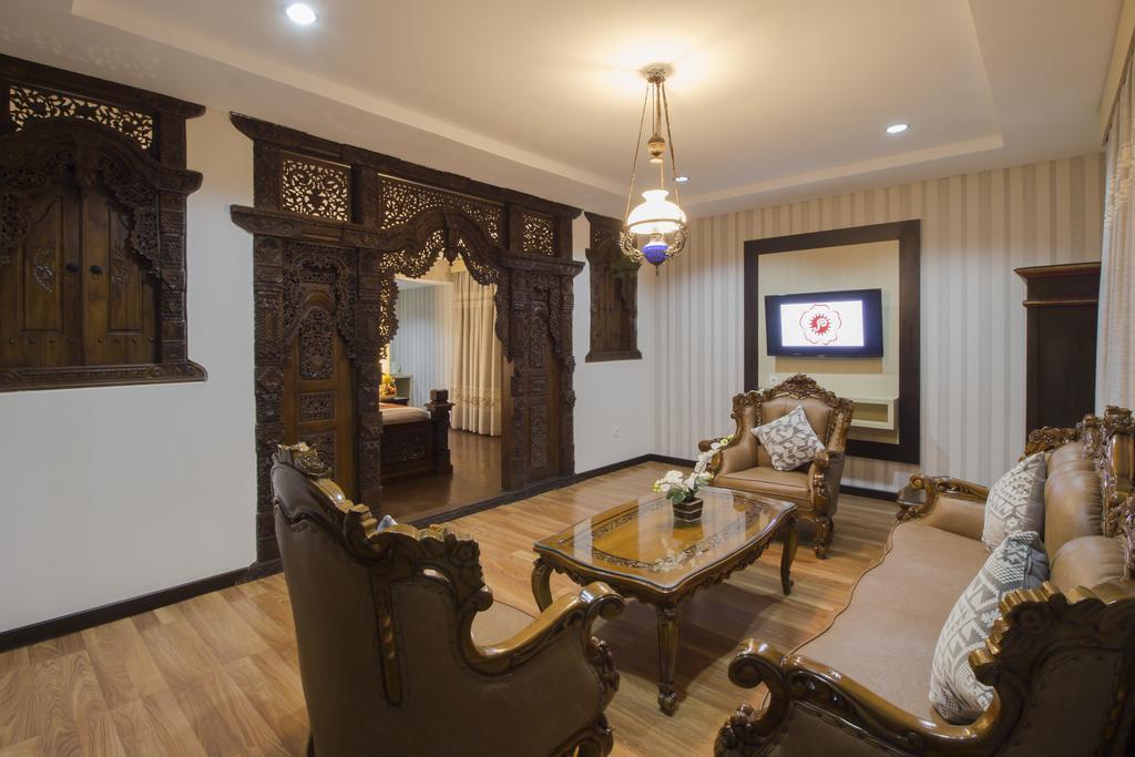 Grand Puri Saron Yogyakarta Ξενοδοχείο Εξωτερικό φωτογραφία